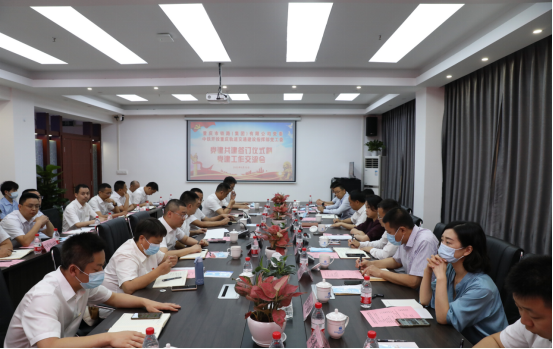 重庆市铁路集团党委与中铁开投台湾av女优
建设指挥部党工委联合开展的党建共建活动.png